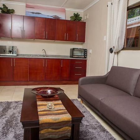 Dyna Guest House Durban Buitenkant foto